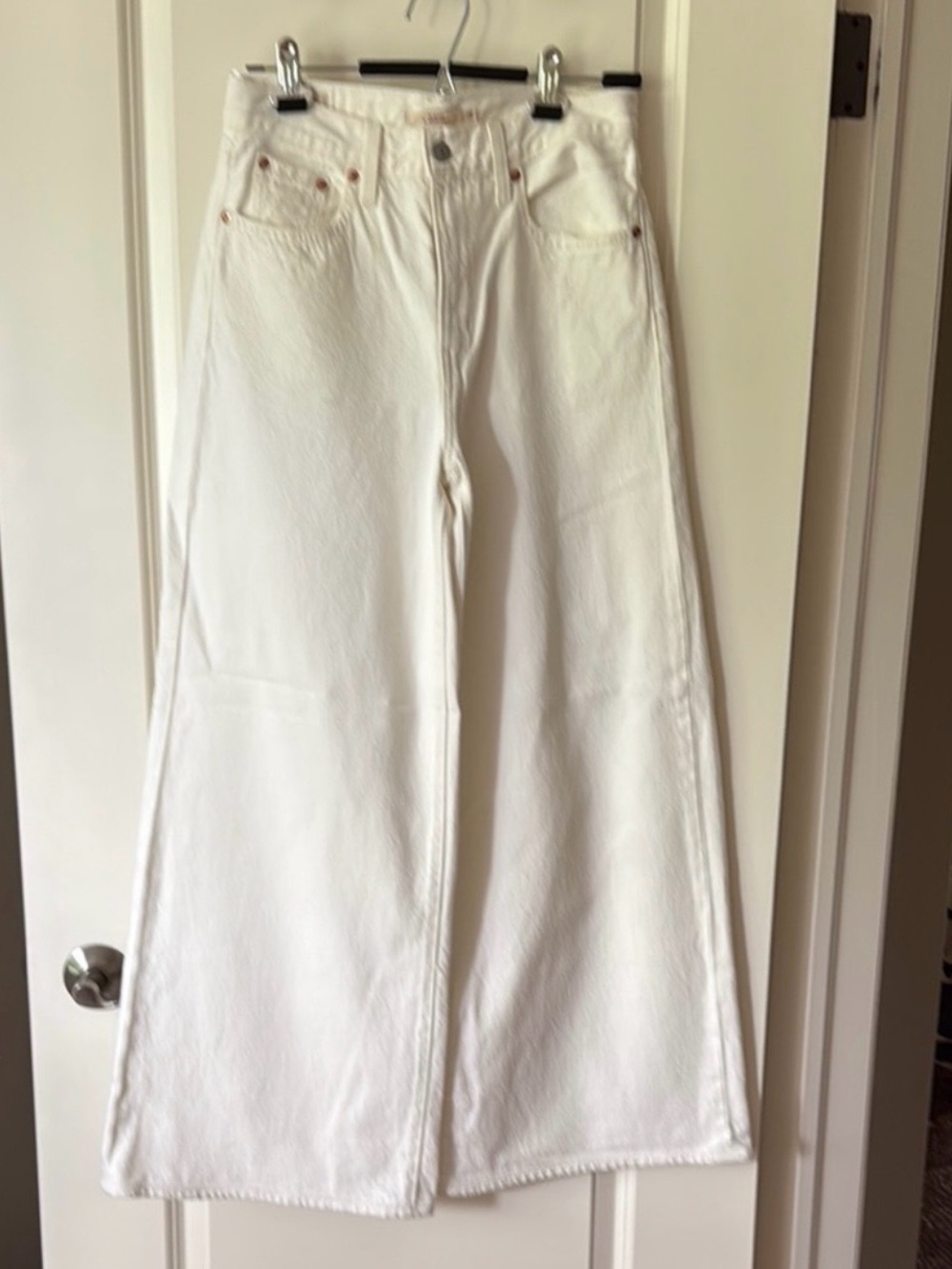 Levi's cream XL Flood Jean